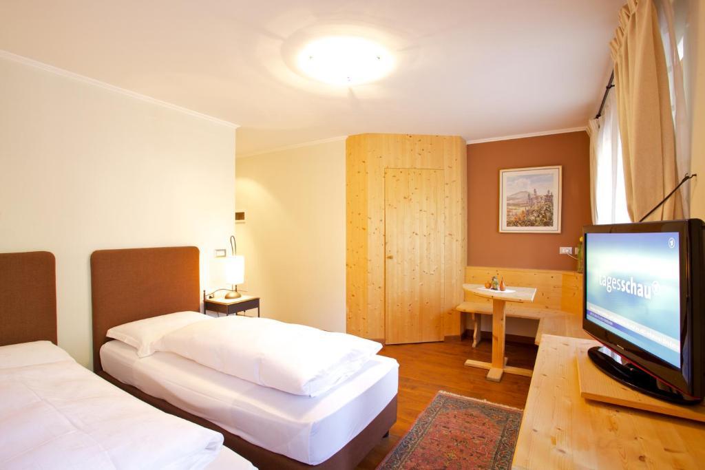 Eggentaler Hotel Cardano Room photo
